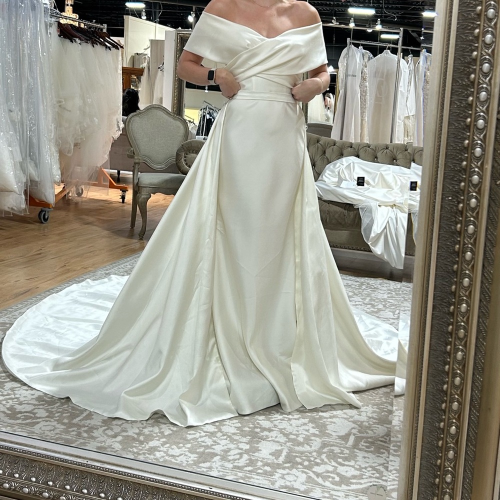 Eva Lendel Wedding Dress- never worn!